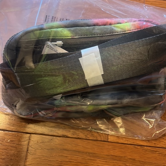 🔥LULULEMON EVERYWHERE BELT BAG 1L-HYPER DYE MULTI/ROVER PRINT🔥 - Picture 11 of 16